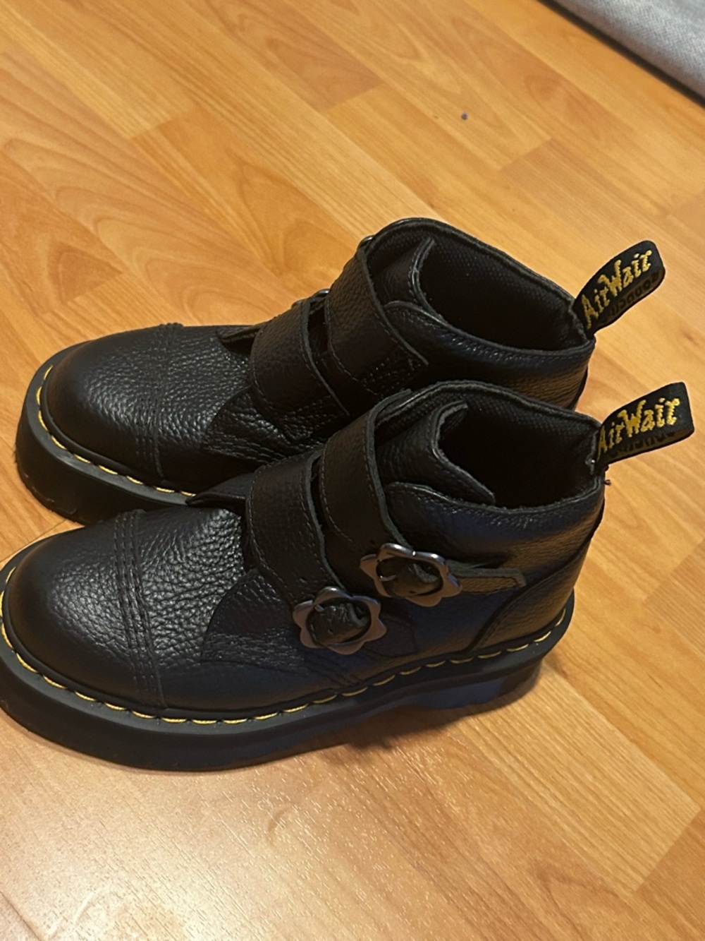 Dr. Martens Like New Women’s 6 AirWair Devone Flower Platform Women Boots - Picture 5 of 8